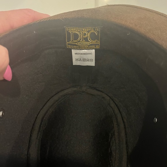 Dorfman Pacific Co. Twill hat w/ leathered & studded detail & vented Size Med - Picture 7 of 9